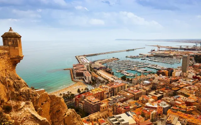 Edificio en Venta en el Corazón de Alicante - Oportunidad Ún