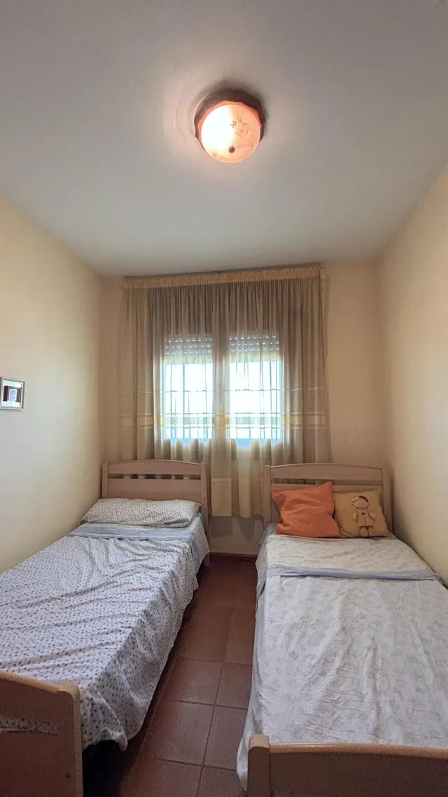 Piso de 4 habitaciones con garaje privado, dos balcones y vistas despejadas en el centro de Deltebre — 32