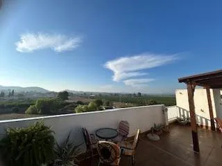 Amplia Propiedad de 3 habitaciones con Vistas a la Montaña — 29