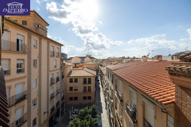 Piso y cochera en venta junto Acera de Darro. — 28