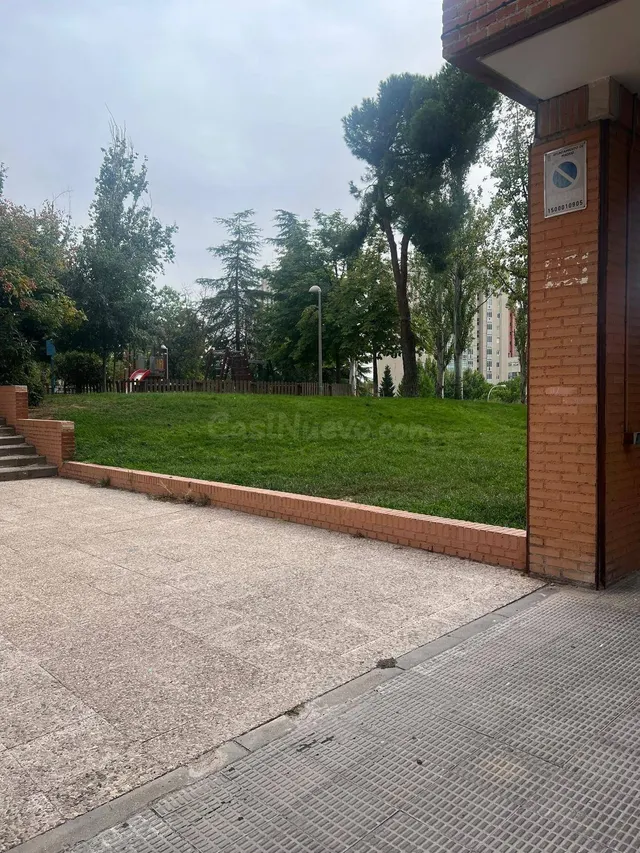 ¡Oportunidad única! Se vende plaza de garaje y de fácil mani - foto 3