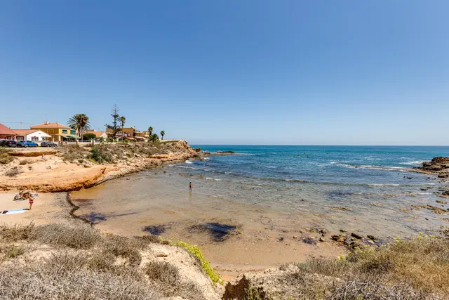 SE ALQUILA CHALET POR LARGO TIEMPO DE 3 DORMITORIOS Y 2 BAÑOS EN VILLA MARTIN (ORIHUELA COSTA) — 49