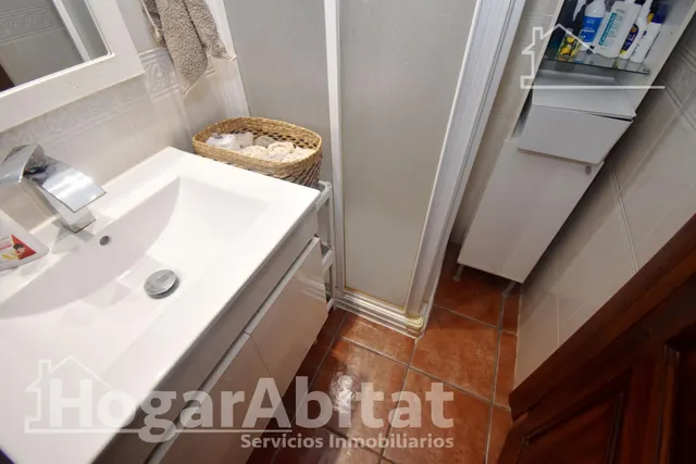 Atractivo chalet amplio con piscina privada, garaje y terraza, todo amueblado y cerca de la playa. — 47