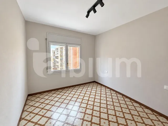 Amplio piso de 4 habitaciones con terraza, parking y trastero — 27