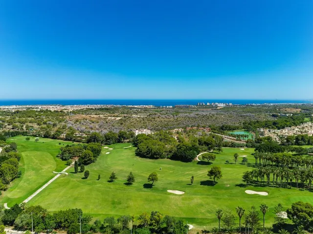 Bungalow de dos dormitorios y piscina comunitaria en Orihuela Costa — 34