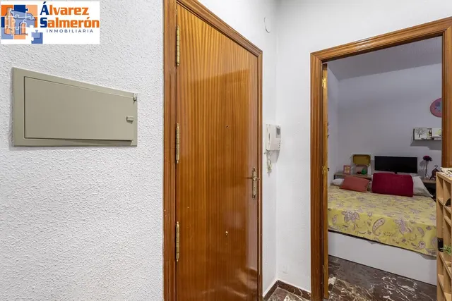 Piso con gran patio en Carretera de la Sierra — 18