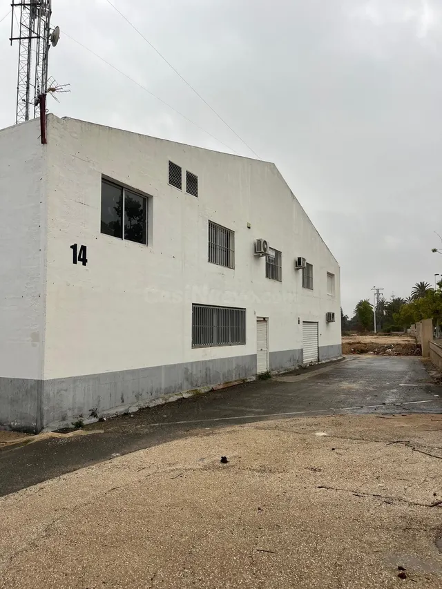 ALQUILER DE LOCAL INDUSTRIAL 70 METROS CUADRADOS EN POLIGONO