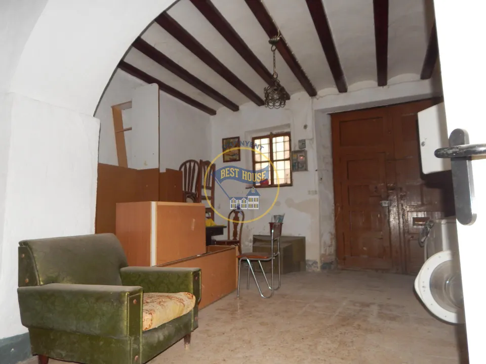 OPORTUNIDAD AMPLIA VIVIENDA A LA VENTA EN COCENTAINA (ALICANTE)