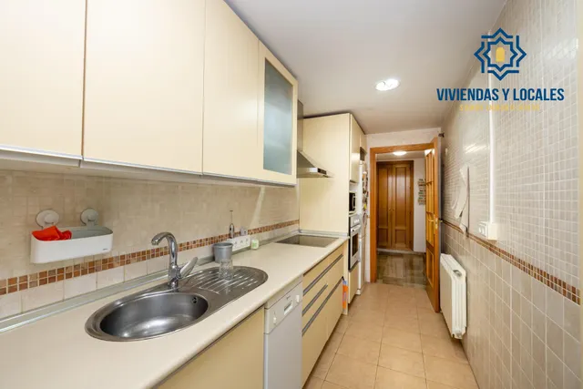 Piso de dos dormitorios en Sanders, en urbanización privada con piscina, pistas de padel, plaza de garaje y trastero — 7