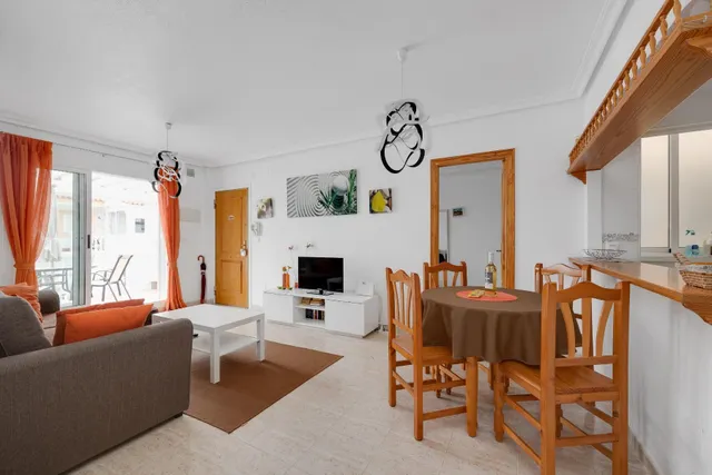 Apartamento dúplex con piscina comunitaria, Alicante, Orihuela Costa. 2 habitaciones, 89 m2, 1,6 kilómetros del mar — 8