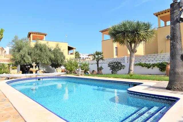 Chalet 4 habitaciones 325m² en venta - Villamartín-Las Filip - foto 2