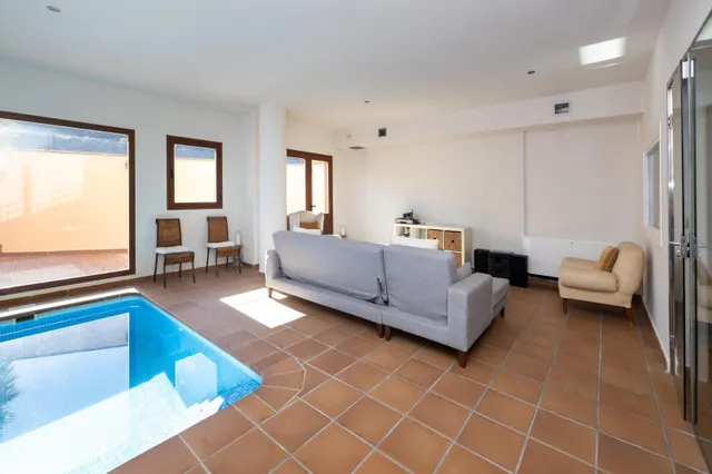 ESPECTACULAR CASA ADOSADA CON PISCINA INDEPENDIENTE — 37