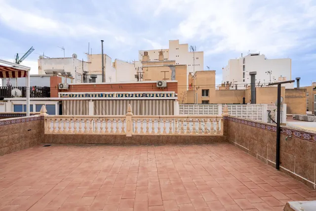 UNA CASA CON ALMA EN EL CORAZÓN DE ALMERÍA: 278 m2 Y DOS TERRAZAS PARA DISFRUTAR — 49