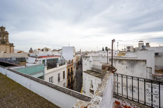 EDIFICIO COMPLETO EN EL BARRIO DE FERIA – GRAN OPORTUNIDAD D