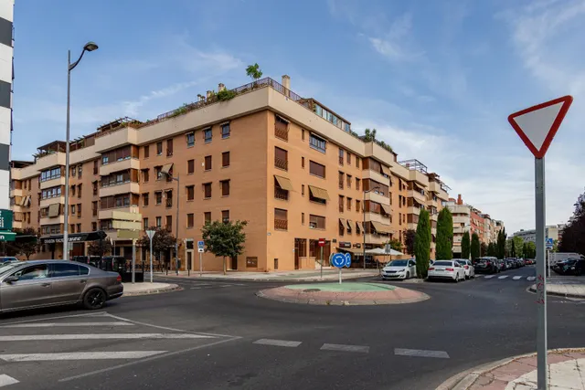 WGI INMOBILIARIA ALQUILA vivienda REFORMADA con PATIO — 34