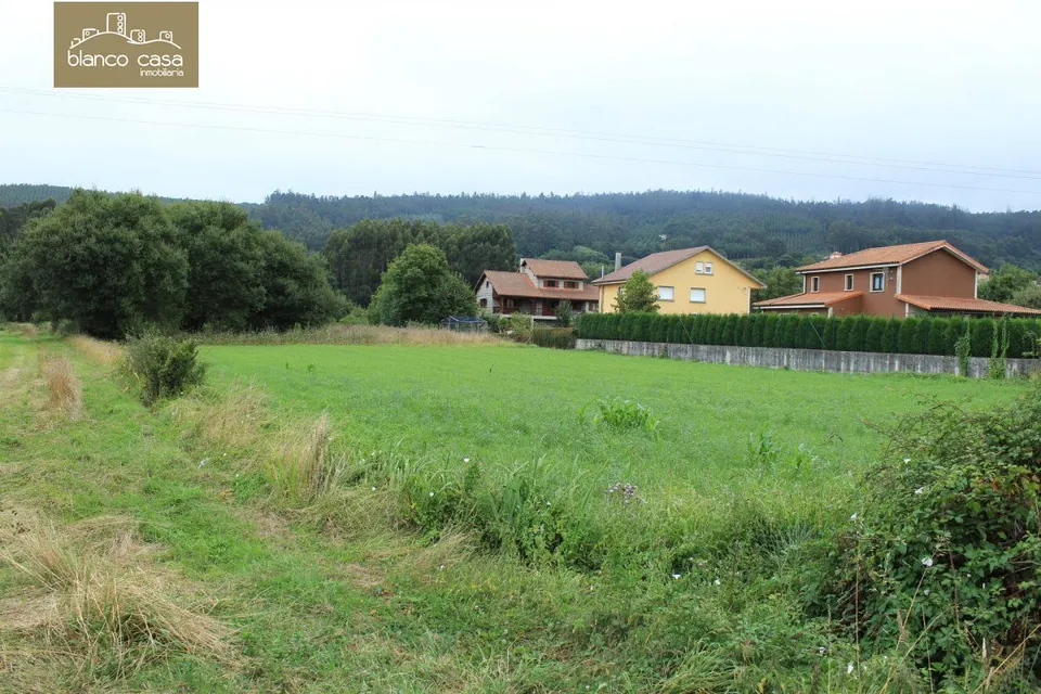 Terreno de Núcleo Rural en Entrecruces (Carballo)