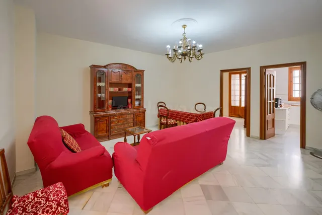 ¡¡OPORTUNIDAD!! Gran piso con patio, terraza de más de 60 m2