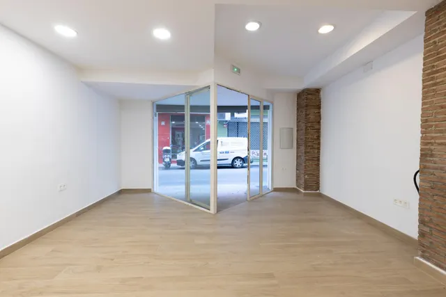 SE VENDE LOCAL TOTALMENTE REFORMADO EN PLENO CENTRO DE GRANADA (ALMONA DE SAN JUAN DE DIOS) — 6