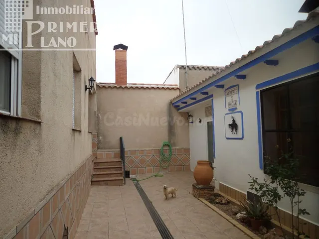 *Casa de 2 plantas en calle Duque de Alba, de 350m2 de super - foto 2