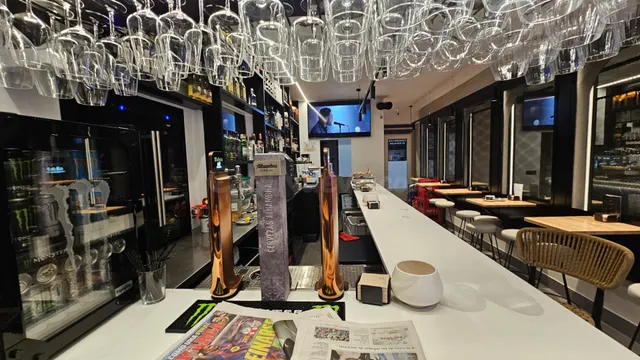 VENTA LOCAL CAFÉ-BAR EN PLENO CUATRO CAMINOS – A CORUÑA