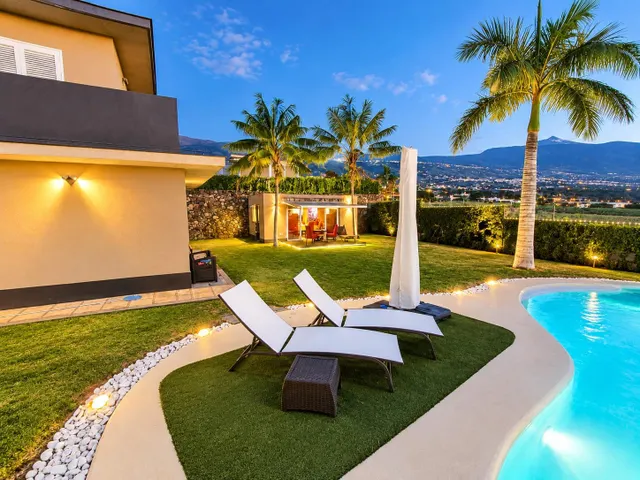 Villa independiente con gran jardín y piscina playa — 8