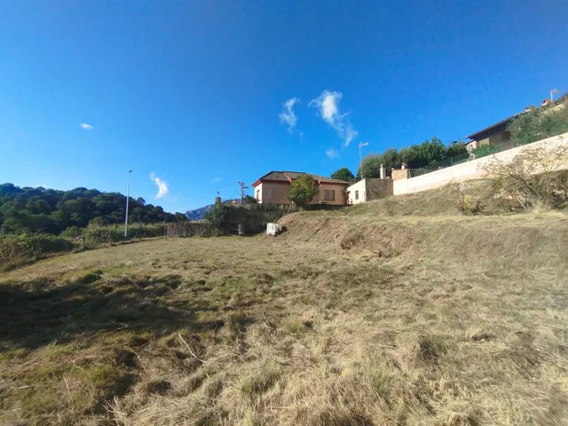 TERRENY AMB VISTES A LA MUNTANYA AL CENTRE DE SANT LLORENÇ SAVALL — 6