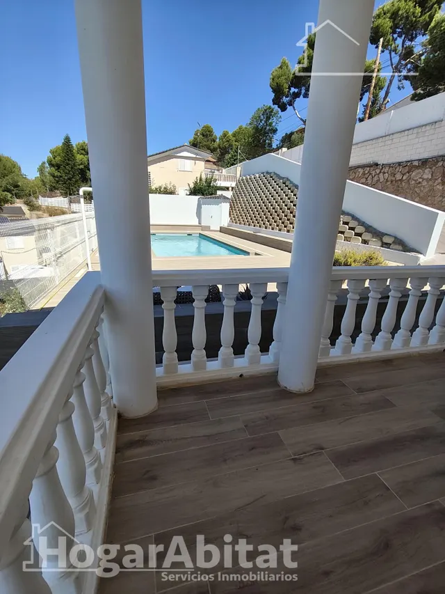 GRAN CHALET DE DOS PLANTAS CON PISCINA Y VISTAS DESPEJADAS — 29
