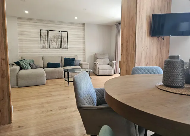Vivienda unifamiliar pareada en urbanización de 18 vecinos, de 2019, con 230 m2 construidos, 200 m2 de jardín y piscina comunitaria, ubicada en la mejor zona de Córdoba — 28