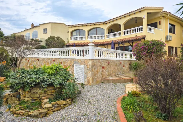 Exclusiva Casa en Mas Fumats con Vistas a la Badía de Rosas