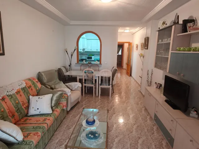 Gran apartamento en Torrevieja: 2 hab, 1 baño — 3
