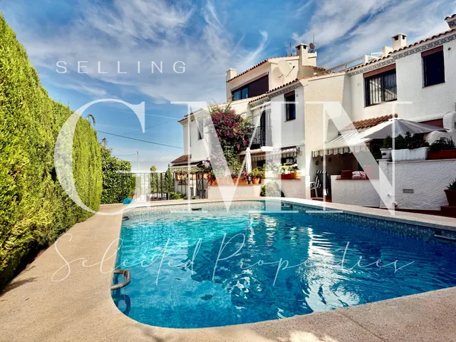 EXCELENTE VILLA EN ESQUINA EN ALBIR | MÁS PRIVACIDAD, LUZ Y GRAN POTENCIAL — 7