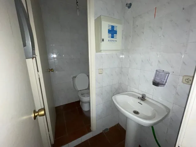 VENTA LOCAL ZONA CUATROVIENTOS — 12