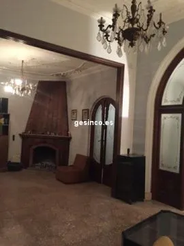 CASA SEÑORIAL CÉNTRICA CON PATIO, JARDÍN, PISCINA, BUHARDILLA.... — 8