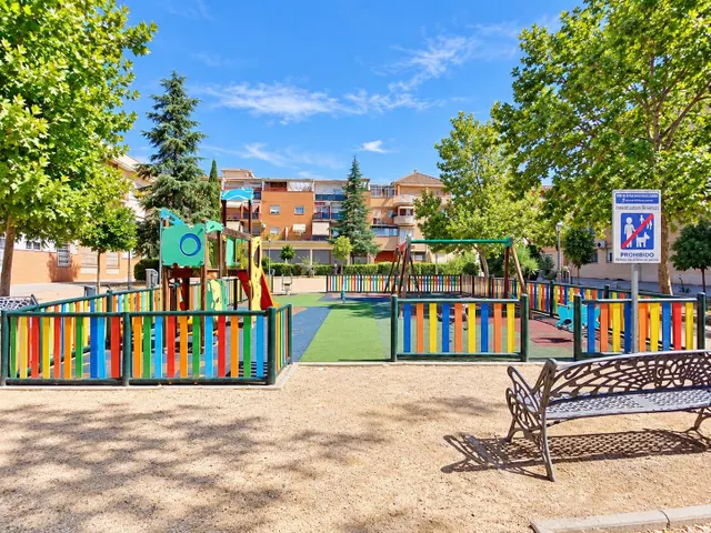 Bonito piso exterior y luminoso de dos dormitorios, baños y aseo en Albolote junto al metro y con plaza de garaje — 39