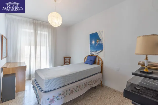 EXCEPCIONAL OPORTUNIDAD EN PLENO CENTRO DE HUÉTOR VEGA — 48