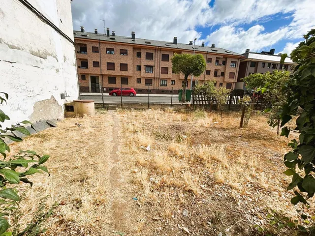 SE VENDE CASA CON TERRENO EN CAMPONARAYA - foto 2