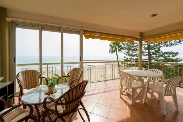 Apartamento frontal en el Paseo Marítimo del Torreón - Benic - foto 4