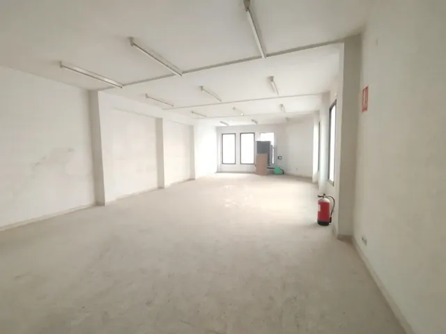LOCAL DE ESQUINA DE 222 M2 - CO. MAGROS — 9