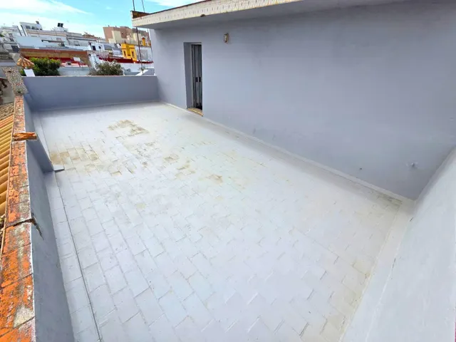 GRAN CASA DE TRES PLANTAS, 5 DORMITORIOS, TERRAZAS Y GARAJE EN CHICLANA DE LA FRONTERA — 36