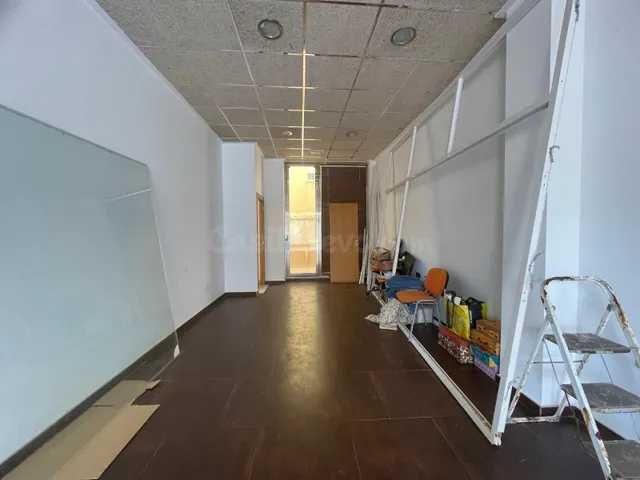 Local comercial de 182 m2 distribuido en dos plantas en Guardamar del Segura — 3