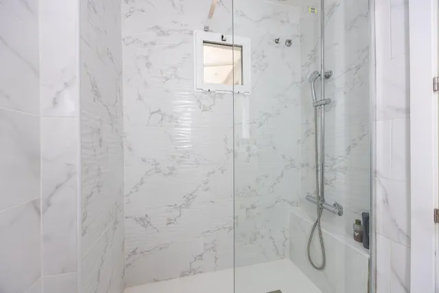 Planta baja de dos dormitorios, totalmente reformada y con piscina comunitaria — 18