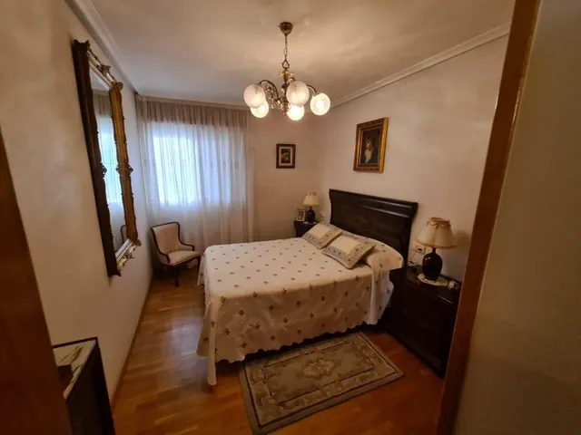 SE VENDE  PISO AMUEBLADO, 132 M2 EN LA BAÑEZA, 3 HAB., 2 BAÑOS, TERRAZA, ASCENSOR., — 16