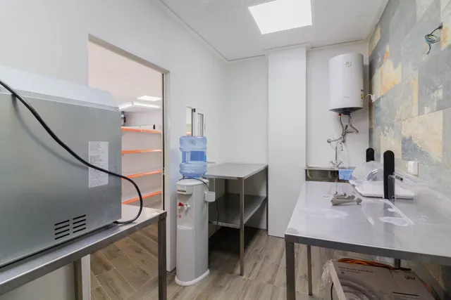 VIVIENDA CON NEGOCIO EN ABANILLA. — 31