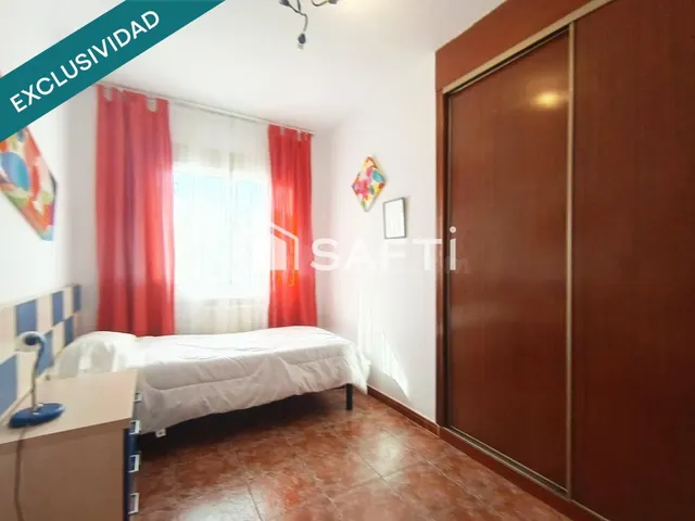 Chalet independiente en Cobisa con 8 dormitorios, piscina y jardín — 14