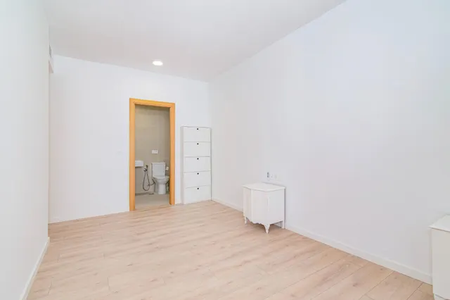 OPORTUNIDAD EN VENTA DE PISO VPO DE 3 DORMITORIOS EN BARRIO ALBAYDA CON PLAZA DE GARAGE Y TRASTERO — 30