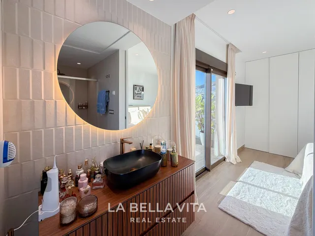 Villa moderna con sótano y piscina privada en venta en Finestrat - Benidorm — 34