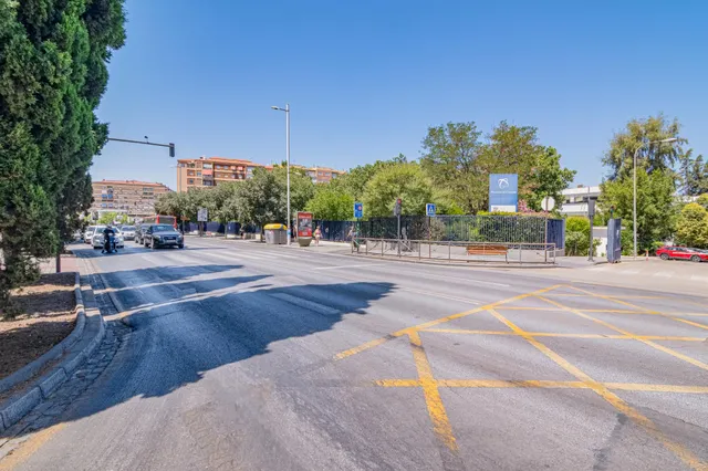 ¡Oportunidad Única en Granada: Tu Garaje Perfecto! ✨ — 17