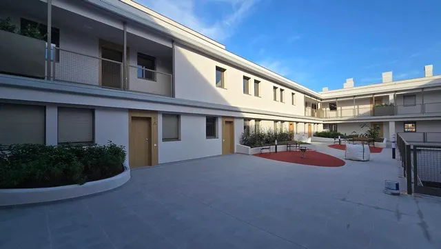 Piso nuevo a estrenar, con terraza, pk, trastero, ascensor y patio comunitario. Súper céntrico. — 7