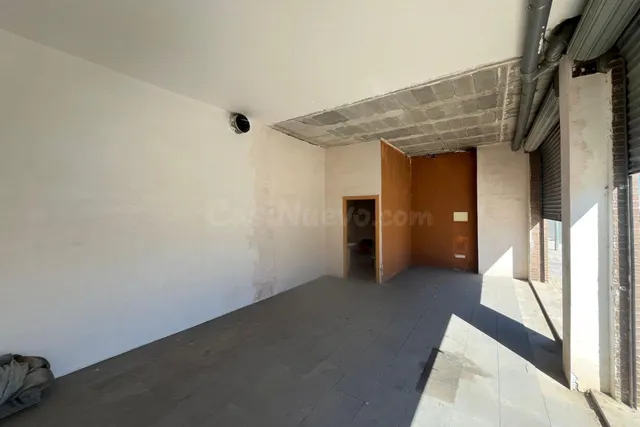 Local comercial en Deltebre de 37 m2 con baño - foto 3