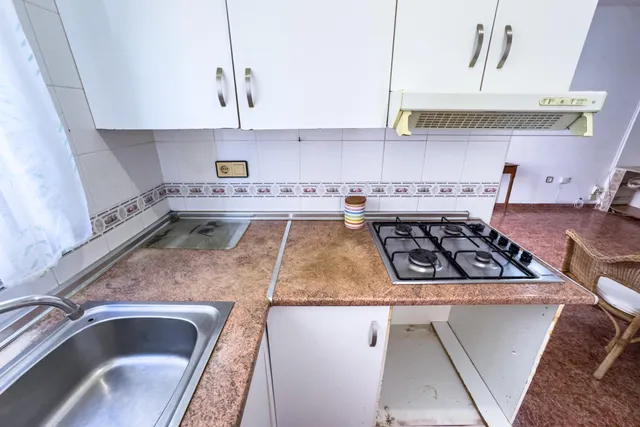 Piso en primera planta en Plaza de La Habana (Parque del Cuba) — 70 m2, 3 dormitorios, balcón amplio y patio comunitario — 13